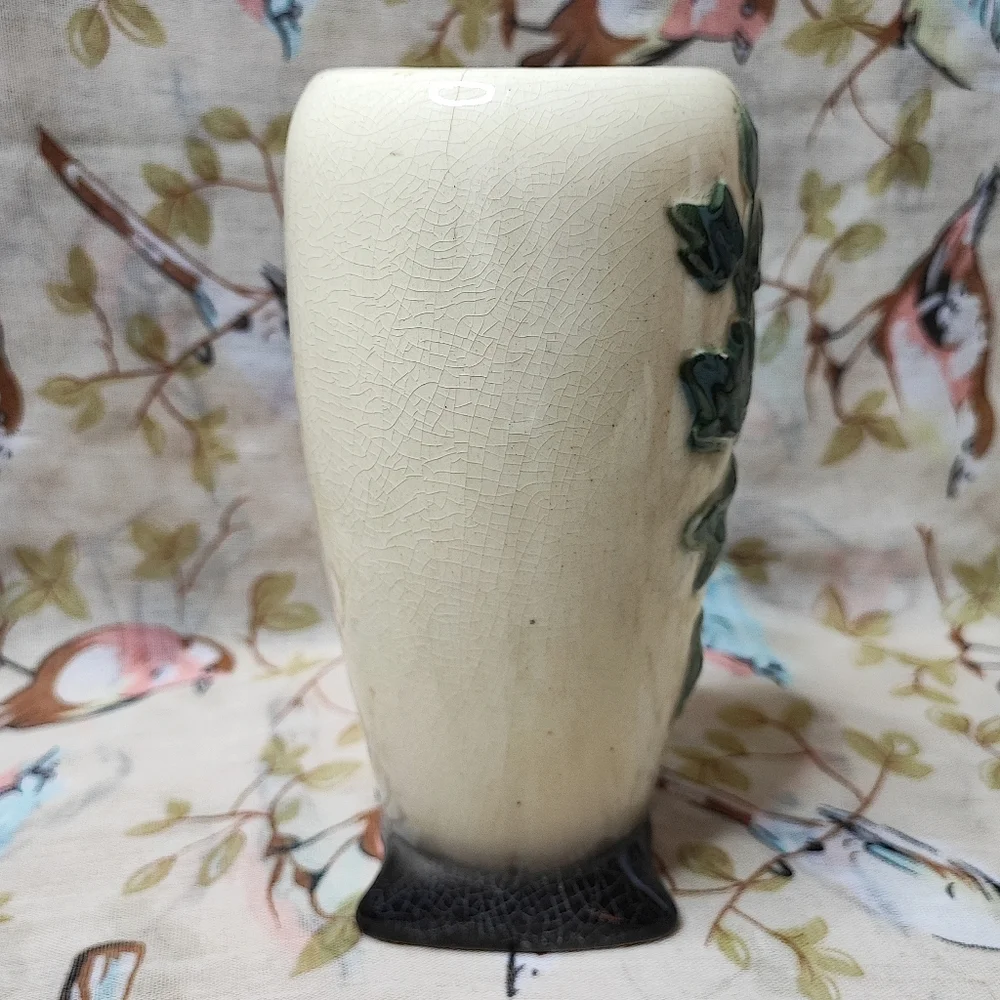 Royal Copley Green Cream Climbing Ivy Vase 7